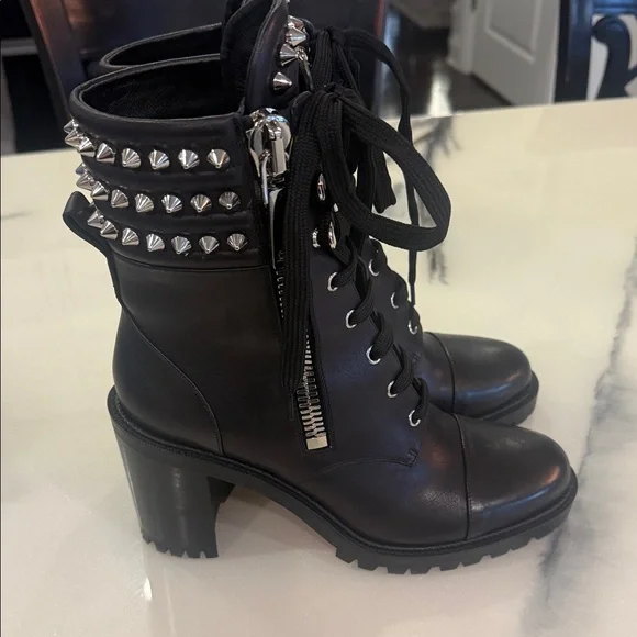 Christian louboutin 40 Black Studded Lace-Up Ankle Boots. Perfect condition - Picture 4 of 9